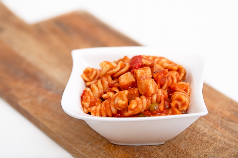 Salát s tomatem sojové kostky s těstovinami - 19%/32% – volný